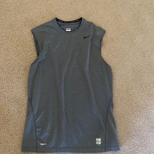 Nike sleeveless work out shirt mens L